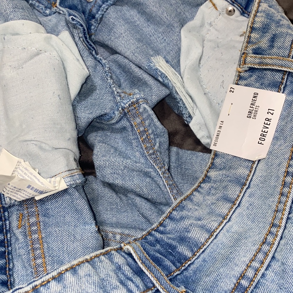 🎱Brand new trendy Jean Ripped Shorts! - Picture 8 of 8